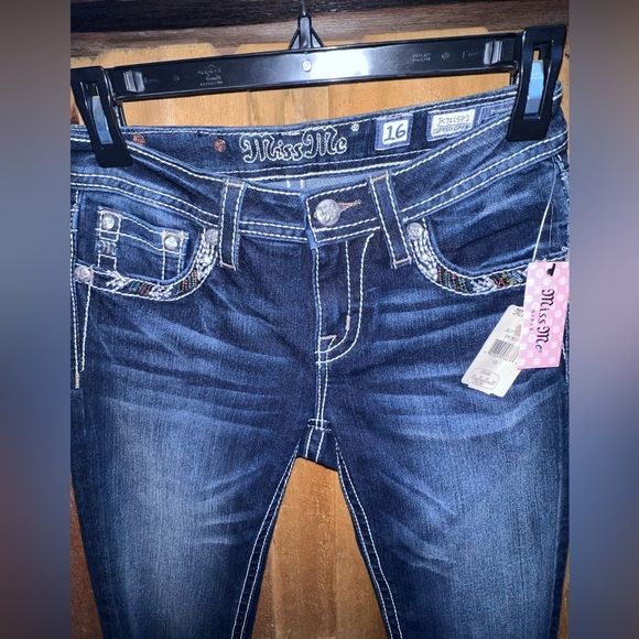 🌟New Girls Size:16 Miss Me Capri Jean🌟 - Picture 3 of 6